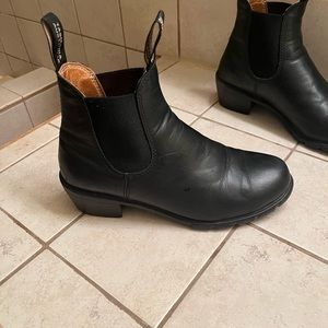 Used 8.5 womens chealsea blundstones